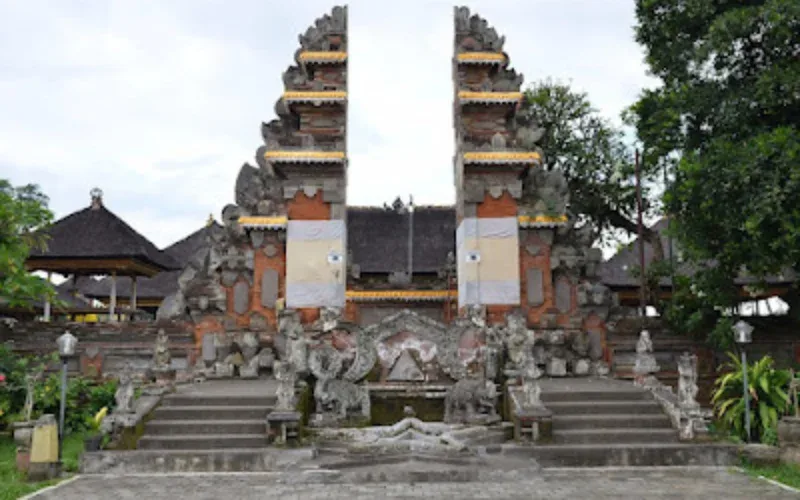 Explore Balinese Temple Architecture in Denpasar